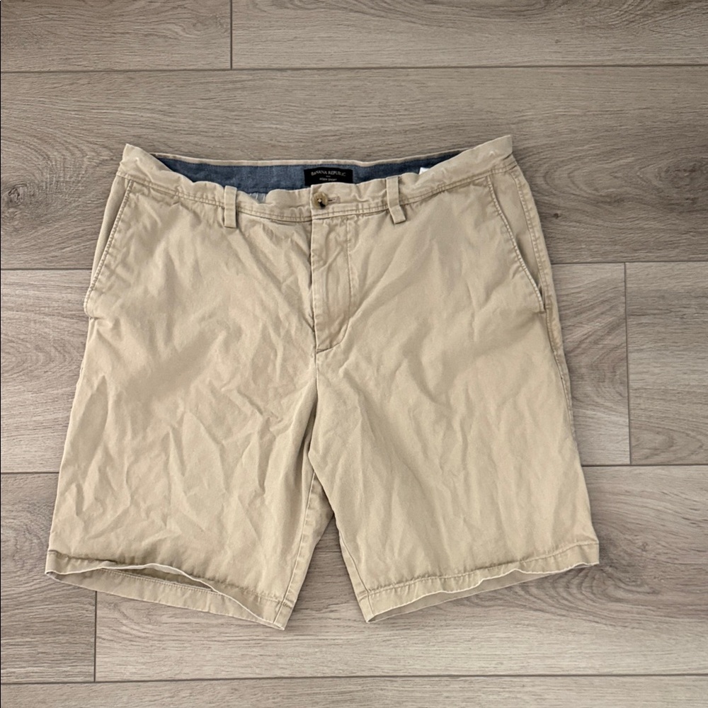 Banana Republic Aiden Men's Beige Casual Chino Shorts